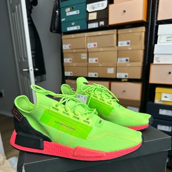 nmd r1 v2 signal green